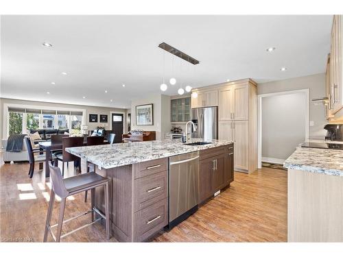 287 Tanbark Road, Niagara-On-The-Lake, ON - Indoor Photo Showing Kitchen With Upgraded Kitchen