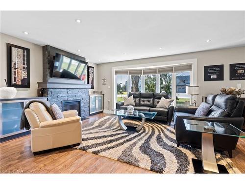 287 Tanbark Road, Niagara-On-The-Lake, ON - Indoor Photo Showing Living Room With Fireplace