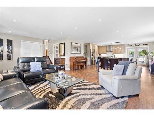 287 Tanbark Road, Niagara-On-The-Lake, ON - Indoor Photo Showing Living Room