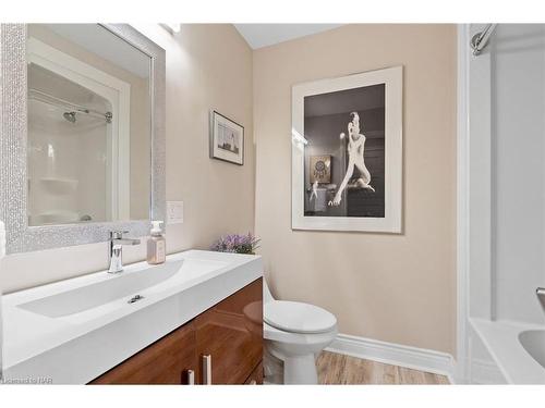 287 Tanbark Road, Niagara-On-The-Lake, ON - Indoor Photo Showing Bathroom