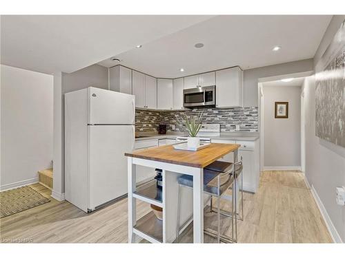 287 Tanbark Road, Niagara-On-The-Lake, ON - Indoor Photo Showing Kitchen