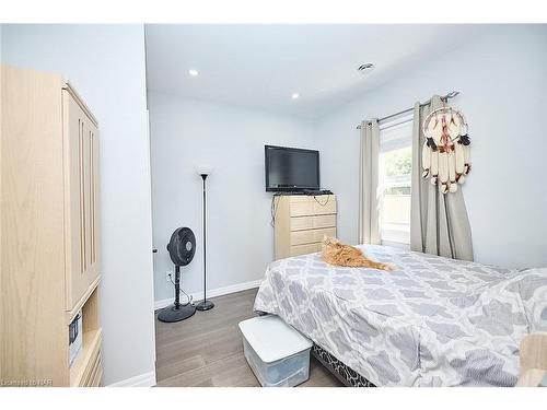 2 Fairburn Avenue, St. Catharines, ON - Indoor Photo Showing Bedroom