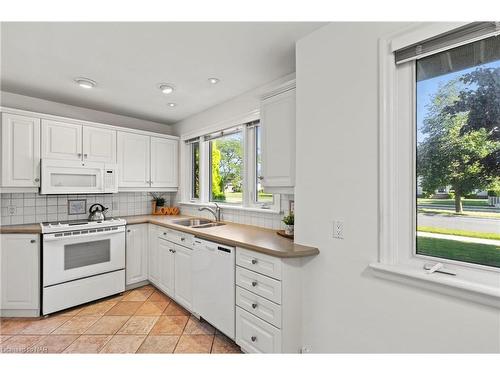 12 Broderick Avenue, Thorold, ON - Indoor Photo Showing Kitchen With Double Sink