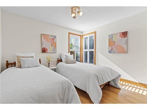 12 Broderick Avenue, Thorold, ON - Indoor Photo Showing Bedroom