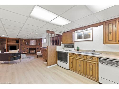 12 Broderick Avenue, Thorold, ON - Indoor Photo Showing Kitchen With Double Sink