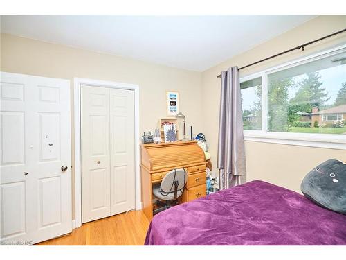 6100 Sidney Street, Niagara Falls, ON - Indoor Photo Showing Bedroom