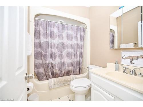 6100 Sidney Street, Niagara Falls, ON - Indoor Photo Showing Bathroom