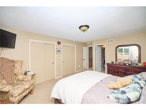 6100 Sidney Street, Niagara Falls, ON - Indoor Photo Showing Bedroom