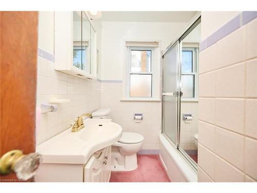 6041 Coholan Street, Niagara Falls, ON - Indoor Photo Showing Bathroom