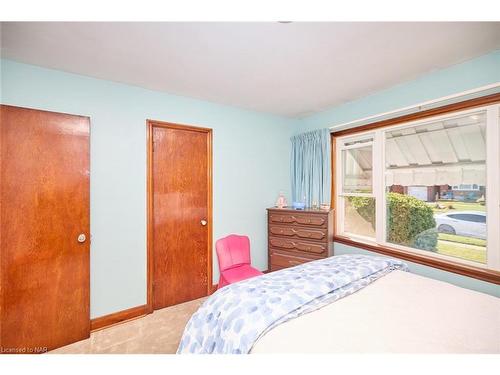 6041 Coholan Street, Niagara Falls, ON - Indoor Photo Showing Bedroom