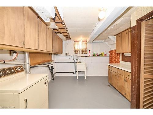 6041 Coholan Street, Niagara Falls, ON - Indoor Photo Showing Laundry Room