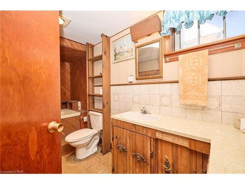 6041 Coholan Street, Niagara Falls, ON - Indoor Photo Showing Bathroom