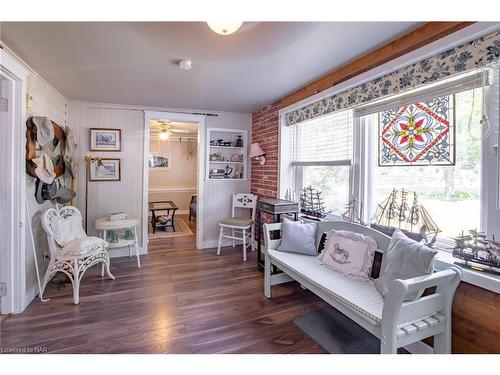 339 Beechwood Avenue, Crystal Beach, ON - Indoor Photo Showing Living Room