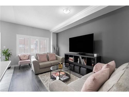 39 Sparkle Drive, Thorold, ON - Indoor Photo Showing Living Room