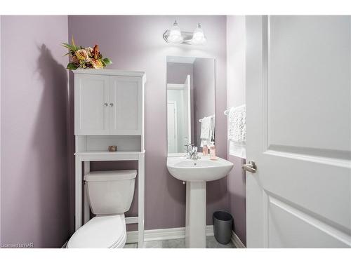 39 Sparkle Drive, Thorold, ON - Indoor Photo Showing Bathroom