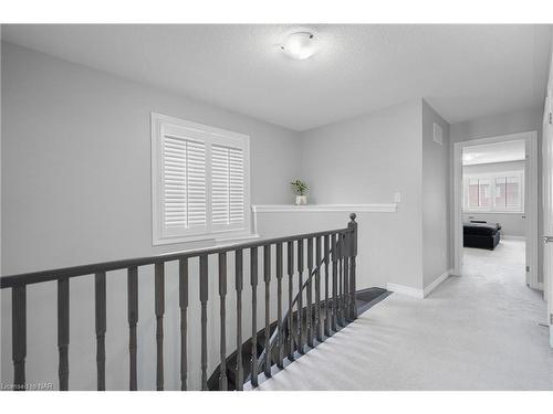 39 Sparkle Drive, Thorold, ON - Indoor Photo Showing Other Room