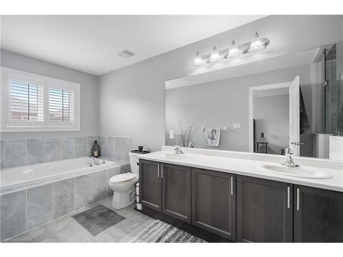 39 Sparkle Drive, Thorold, ON - Indoor Photo Showing Bathroom