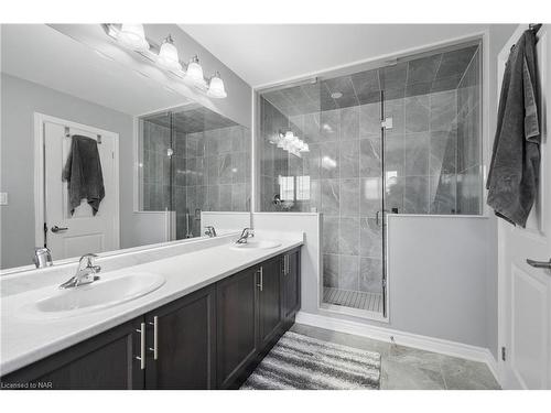 39 Sparkle Drive, Thorold, ON - Indoor Photo Showing Bathroom