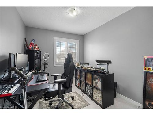 39 Sparkle Drive, Thorold, ON - Indoor Photo Showing Office