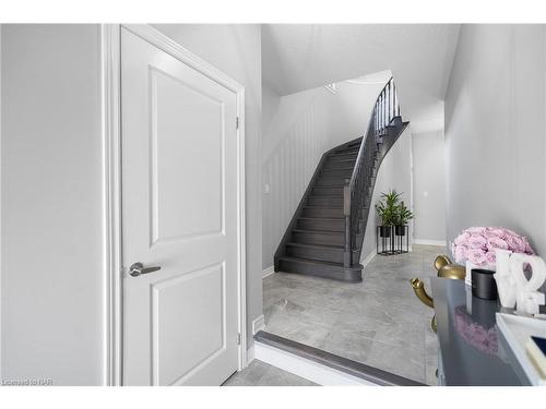 39 Sparkle Drive, Thorold, ON - Indoor Photo Showing Other Room