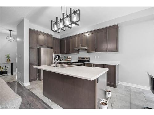 39 Sparkle Drive, Thorold, ON - Indoor Photo Showing Kitchen With Double Sink