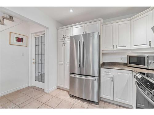 47 Stonegate Place, Fonthill, ON - Indoor Photo Showing Kitchen