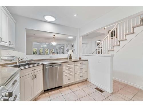 47 Stonegate Place, Fonthill, ON - Indoor Photo Showing Kitchen