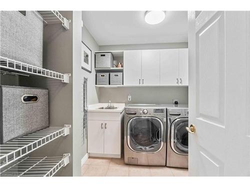 47 Stonegate Place, Fonthill, ON - Indoor Photo Showing Laundry Room