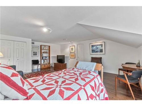 47 Stonegate Place, Fonthill, ON - Indoor Photo Showing Bedroom