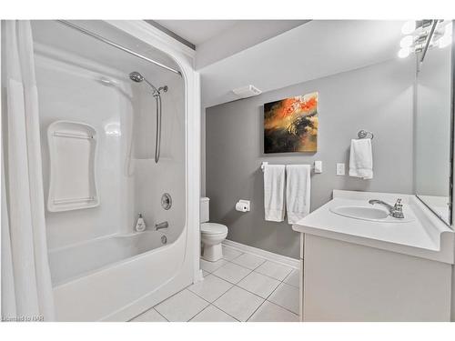 47 Stonegate Place, Fonthill, ON - Indoor Photo Showing Bathroom