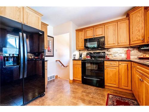 6656 Winston Street, Niagara Falls, ON - Indoor Photo Showing Kitchen