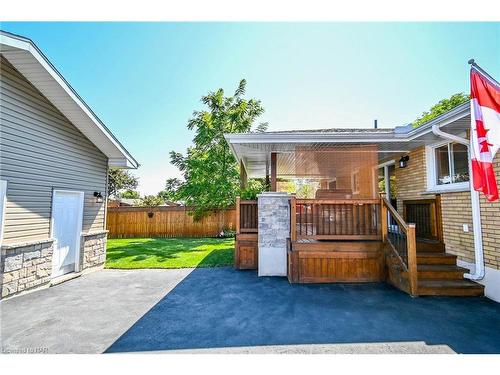 6656 Winston Street, Niagara Falls, ON - Outdoor With Deck Patio Veranda With Exterior