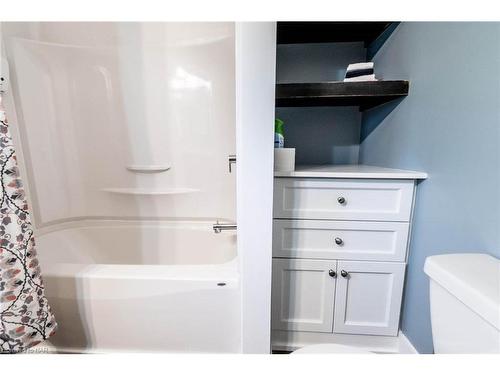 2540 Airline Street Street, Stevensville, ON - Indoor Photo Showing Bathroom