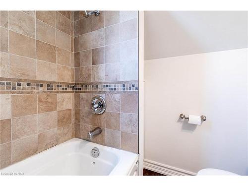 2540 Airline Street Street, Stevensville, ON - Indoor Photo Showing Bathroom