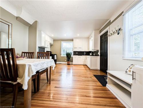 4841 Victoria Avenue N, Vineland Station, ON - Indoor Photo Showing Dining Room