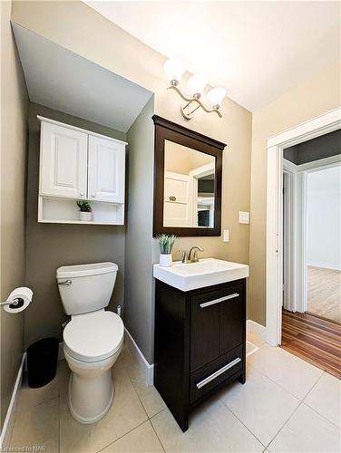 4841 Victoria Avenue N, Vineland Station, ON - Indoor Photo Showing Bathroom