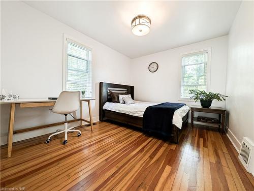 4841 Victoria Avenue N, Vineland Station, ON - Indoor Photo Showing Bedroom