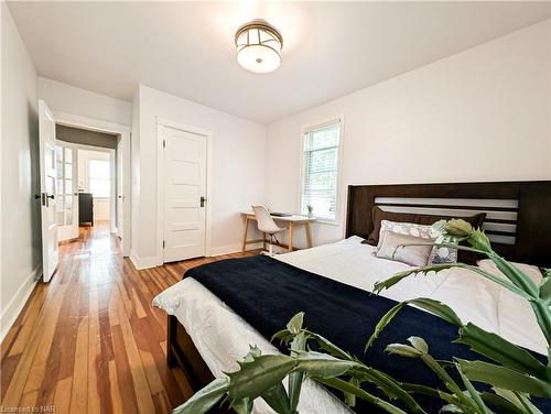 4841 Victoria Avenue N, Vineland Station, ON - Indoor Photo Showing Bedroom