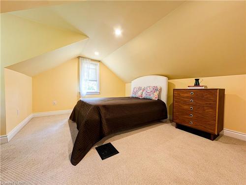 4841 Victoria Avenue N, Vineland Station, ON - Indoor Photo Showing Bedroom