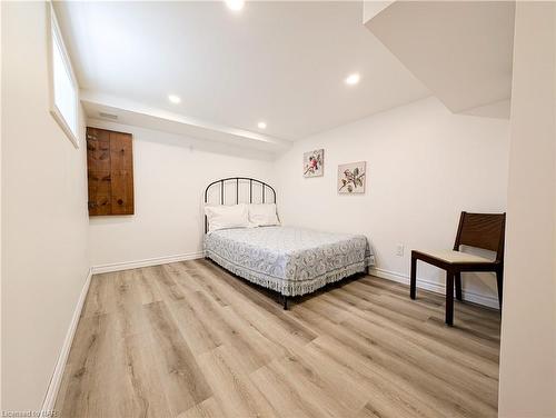 4841 Victoria Avenue N, Vineland Station, ON - Indoor Photo Showing Bedroom