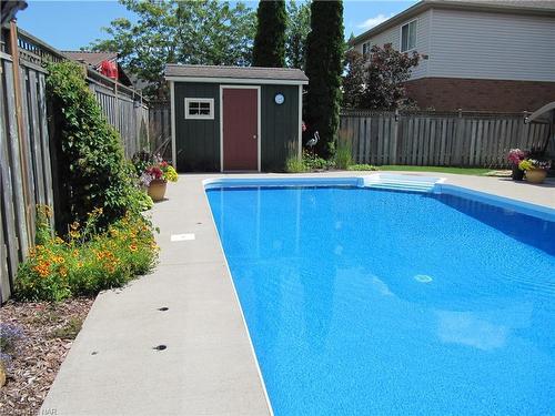 36 Honey Locust Circle, Thorold, ON - Outdoor With In Ground Pool