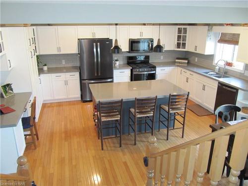 36 Honey Locust Circle, Thorold, ON - Indoor Photo Showing Kitchen With Double Sink