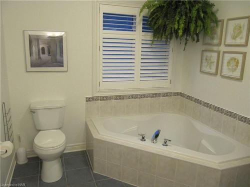 36 Honey Locust Circle, Thorold, ON - Indoor Photo Showing Bathroom