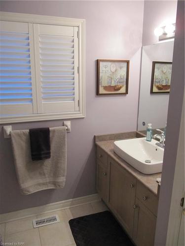 36 Honey Locust Circle, Thorold, ON - Indoor Photo Showing Bathroom