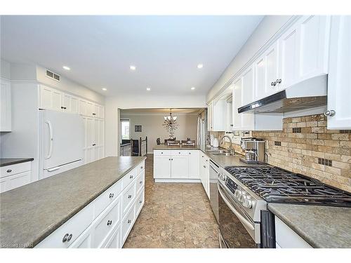 3378 Saint Patrick Avenue, Niagara Falls, ON - Indoor Photo Showing Kitchen With Upgraded Kitchen