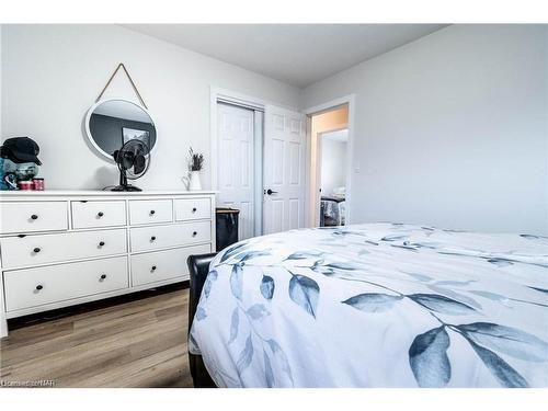 6921 Freeman Street, Niagara Falls, ON - Indoor Photo Showing Bedroom