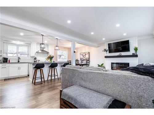 6921 Freeman Street, Niagara Falls, ON - Indoor Photo Showing Living Room With Fireplace