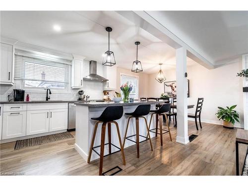 6921 Freeman Street, Niagara Falls, ON - Indoor Photo Showing Kitchen With Upgraded Kitchen