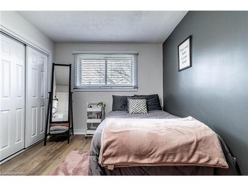 6921 Freeman Street, Niagara Falls, ON - Indoor Photo Showing Bedroom