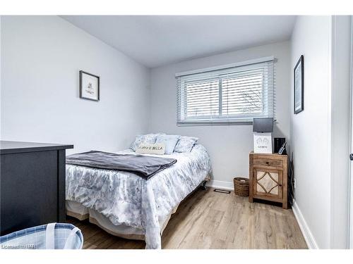 6921 Freeman Street, Niagara Falls, ON - Indoor Photo Showing Bedroom